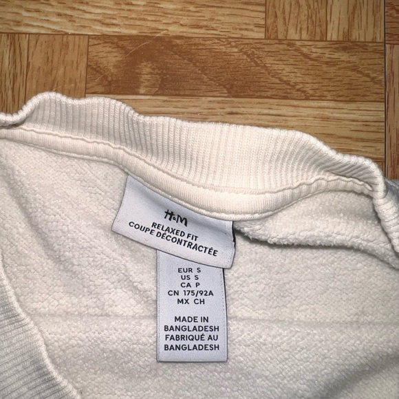 Small H&M white crewneck - Picture 3 of 4